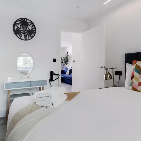Comfortable Apartments Near Harrods London Exterior photo
